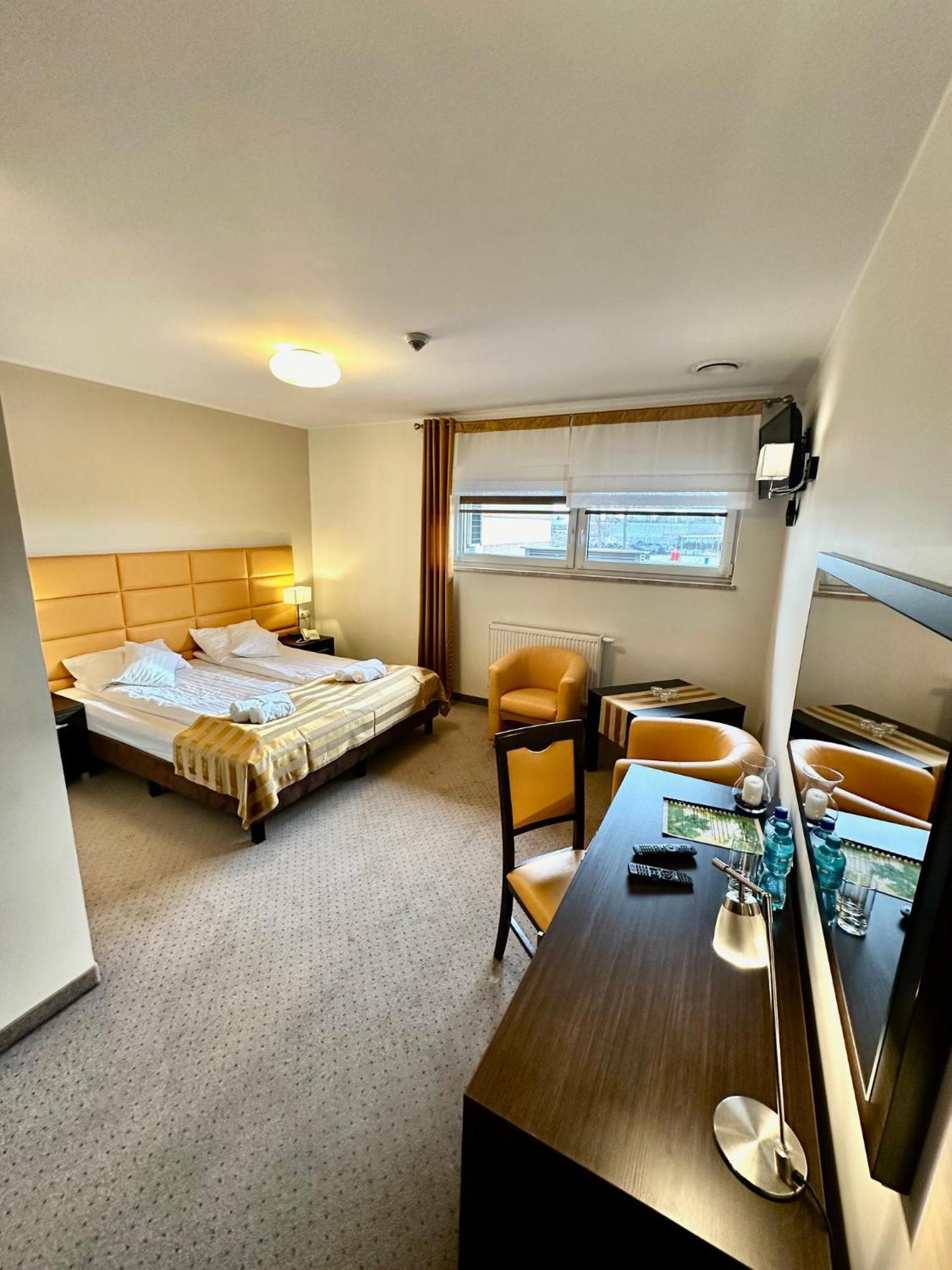Hotel Pod Debami 오스토프 빌코폴스키 외부 사진