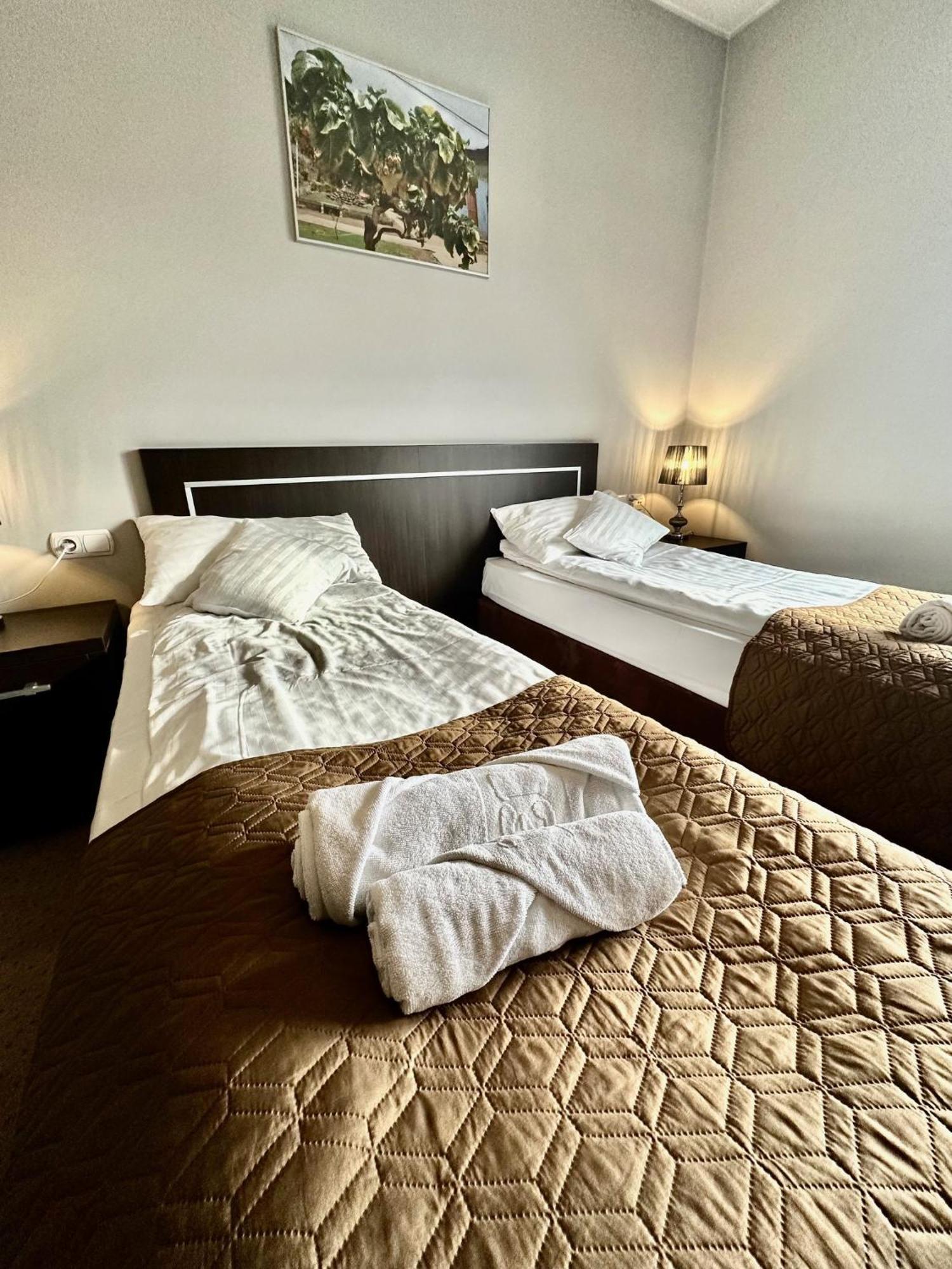 Hotel Pod Debami 오스토프 빌코폴스키 외부 사진